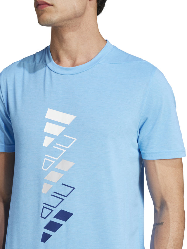 Printed T-shirt with AEROREADY logo. Designed for training.